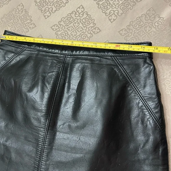 HOLT RENFREW LEATHER - Picture 4 of 8